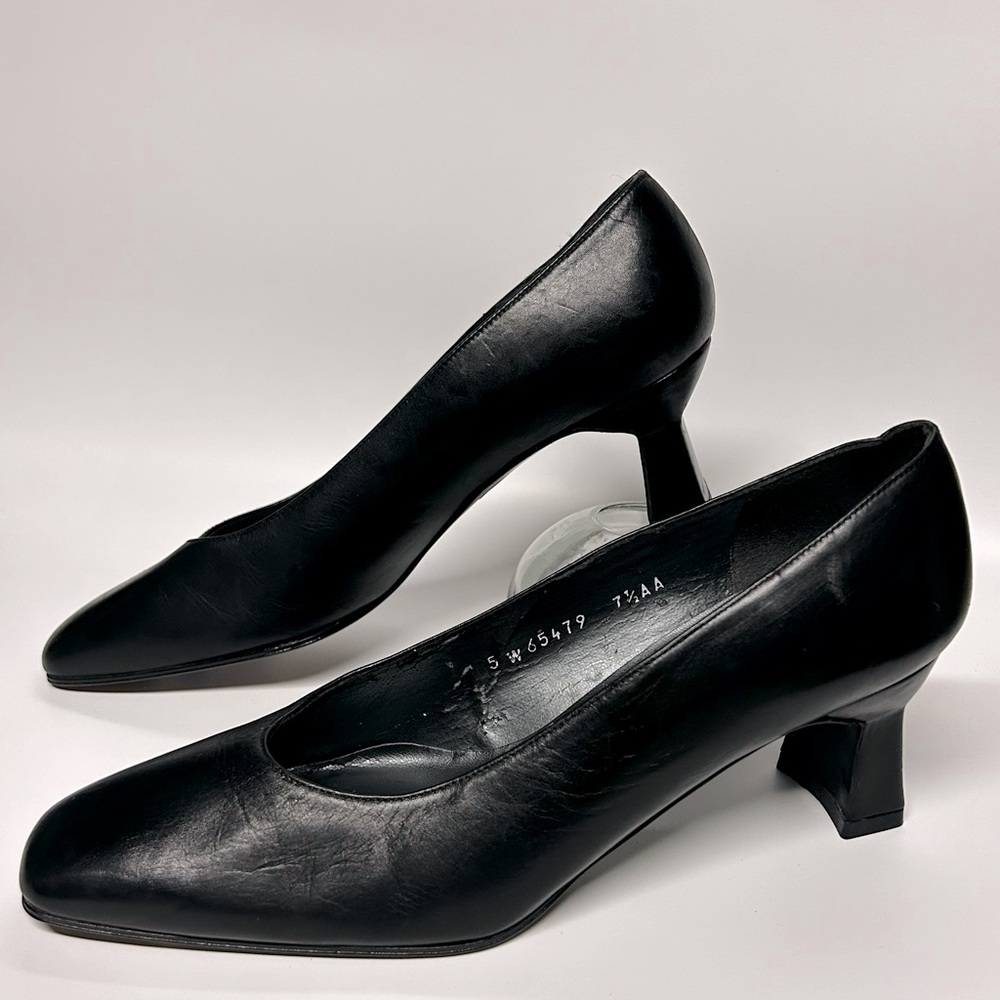 Stuart Weitzman Round Toe Leather High Heel Pumps  Black Size 7.5 AA